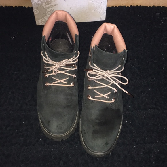 Rose gold timberlands. - Picture 2 of 4